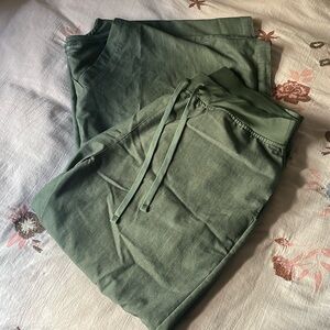 Mandala Green Scrubs Women’s Jogger Pants (Top: XL, Bottoms: XL petite)